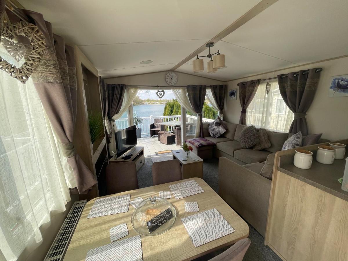 Lakeside Retreat 4 With Hot Tub, Private Fishing Peg Situated At Tattershall Lakes Country Park Экстерьер фото
