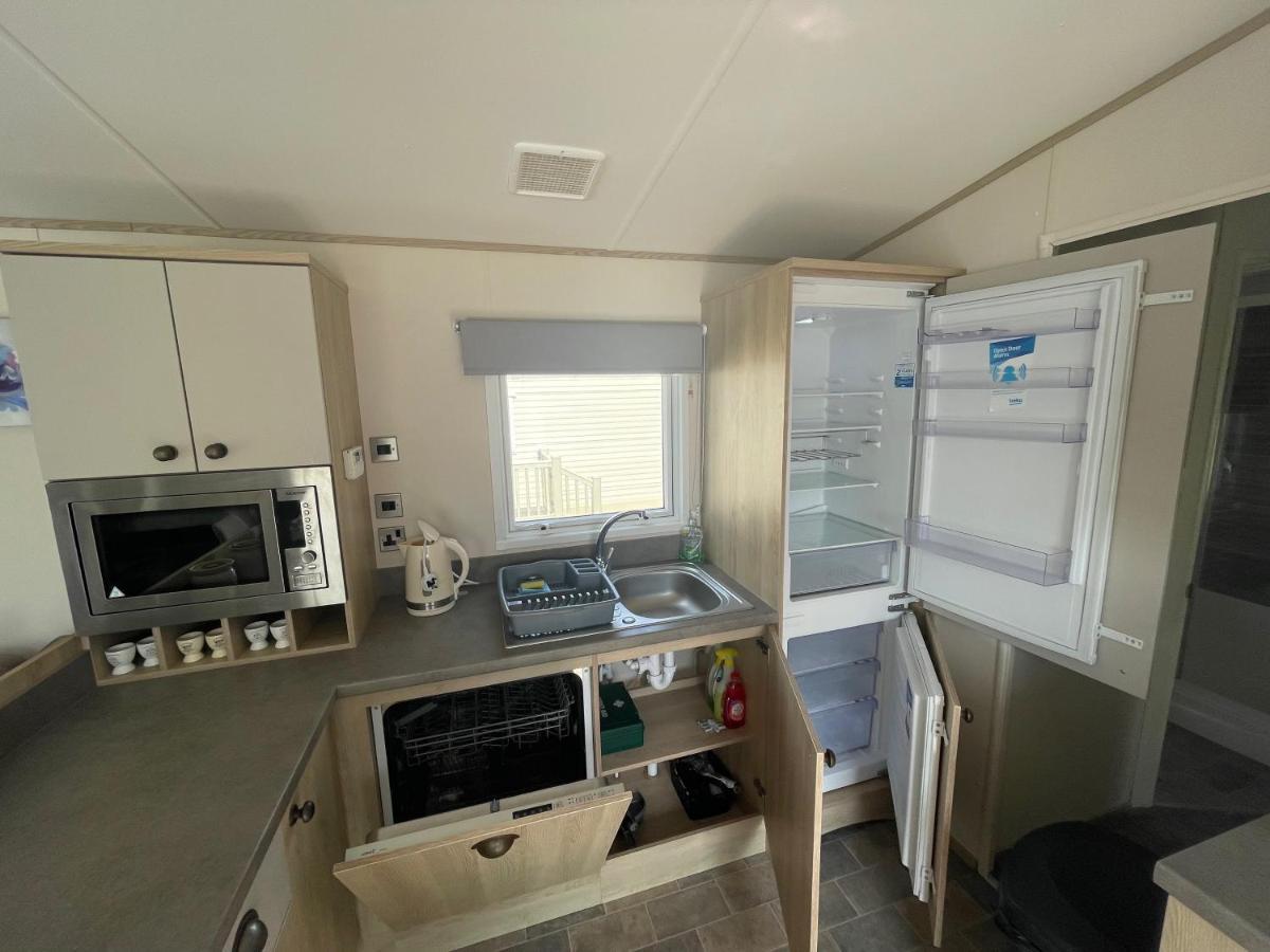 Lakeside Retreat 4 With Hot Tub, Private Fishing Peg Situated At Tattershall Lakes Country Park Экстерьер фото