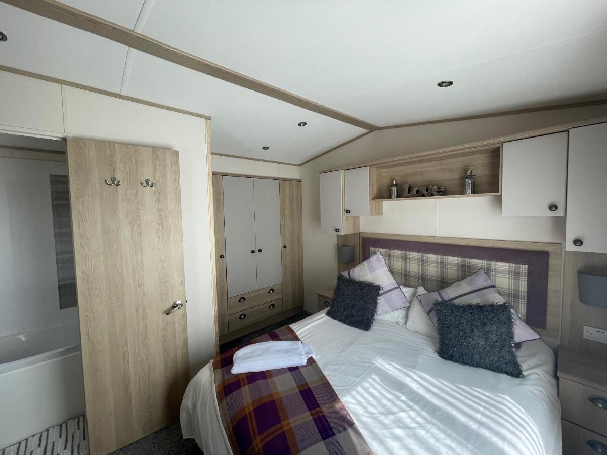 Lakeside Retreat 4 With Hot Tub, Private Fishing Peg Situated At Tattershall Lakes Country Park Экстерьер фото